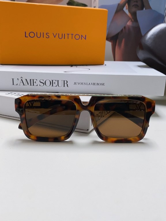 Lv Louis Vuitton star with the same sunglasses men and women Liu Zhuhong sunglasses tide driving mirror UV protection concave modeling Men and women universal