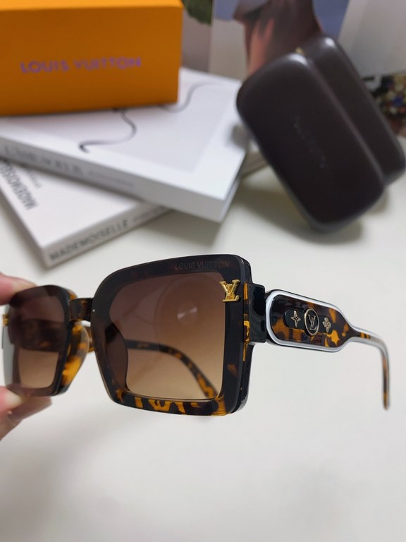 LV Louis Vuitton 2024 new sunglasses women's glasses Ms. driving with polarized sunglasses square box thin personality retro