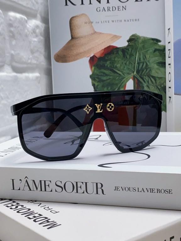 Lv Louis Vuitton 24 new net red women's sunglasses men and women fashion Europe and the United States anti-ultraviolet sunglasses