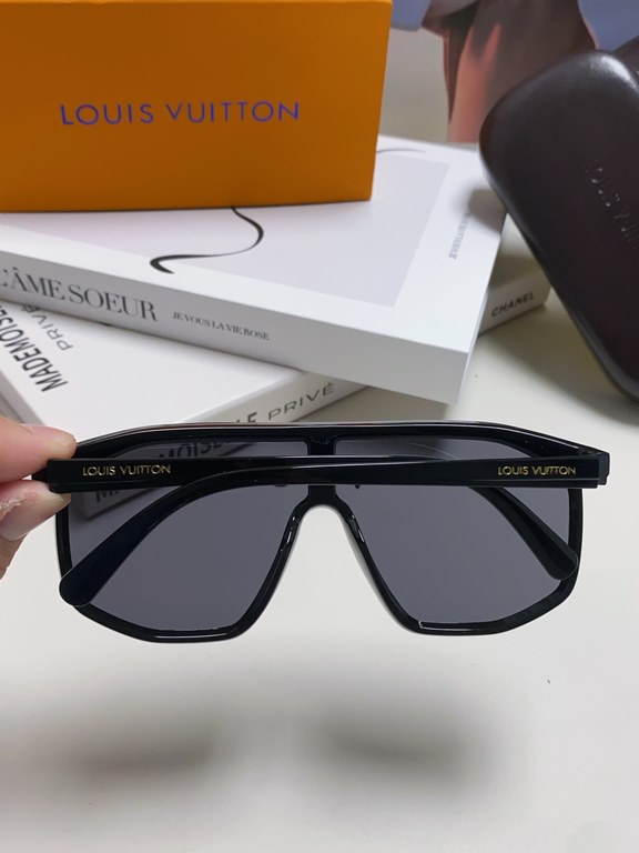 Lv Louis Vuitton 24 new net red women's sunglasses men and women fashion Europe and the United States anti-ultraviolet sunglasses