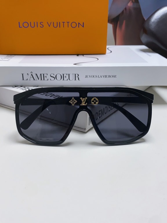 Lv Louis Vuitton 24 new net red women's sunglasses men and women fashion Europe and the United States anti-ultraviolet sunglasses