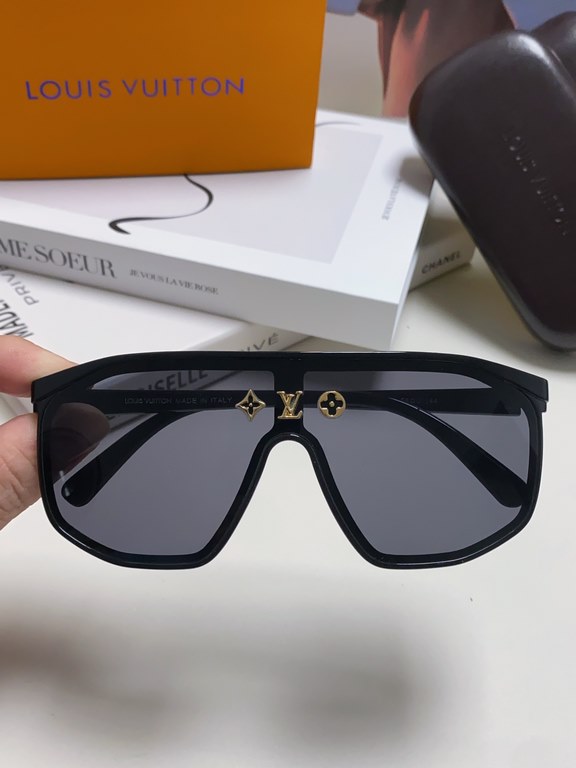 Lv Louis Vuitton 24 new net red women's sunglasses men and women fashion Europe and the United States anti-ultraviolet sunglasses