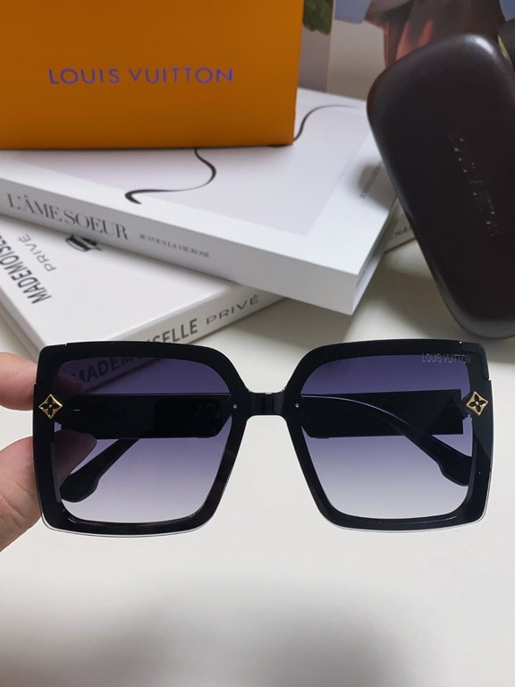 Lv Louis Vuitton 2024 new sunglasses fashion large frame sunglasses women's trend four-leaf clover legs anti-ultraviolet net red street shooting glasses