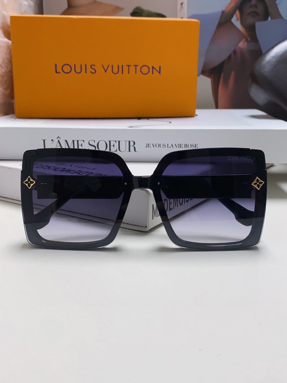 Lv Louis Vuitton 2024 new sunglasses fashion large frame sunglasses women's trend four-leaf clover legs anti-ultraviolet net red street shooting glasses