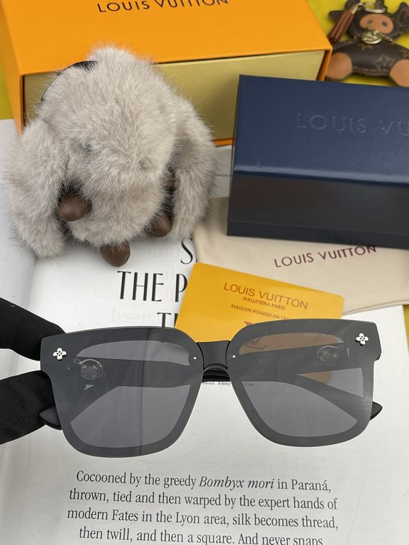 [TR Polarized Series] lv large frame sunglasses sunglasses classic box design, not pick face type, whether with a coat or dress are very temperamental polarized lenses to prevent ultraviolet Model L2201