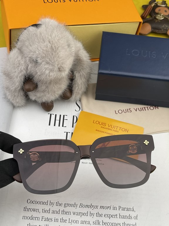 [TR Polarized Series] lv large frame sunglasses sunglasses classic box design, not pick face type, whether with a coat or dress are very temperamental polarized lenses to prevent ultraviolet Model L2201