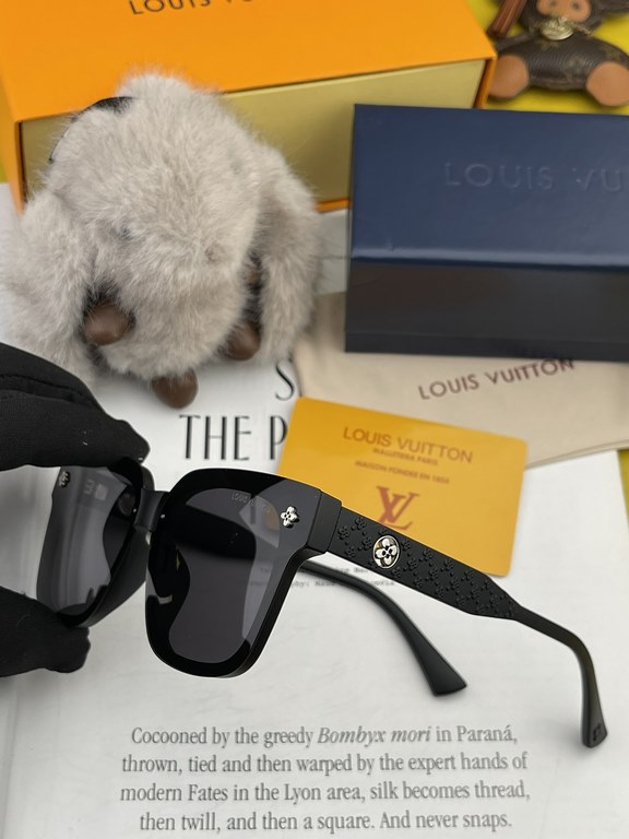 [TR Polarized Series] lv large frame sunglasses sunglasses classic box design, not pick face type, whether with a coat or dress are very temperamental polarized lenses to prevent ultraviolet Model L2201