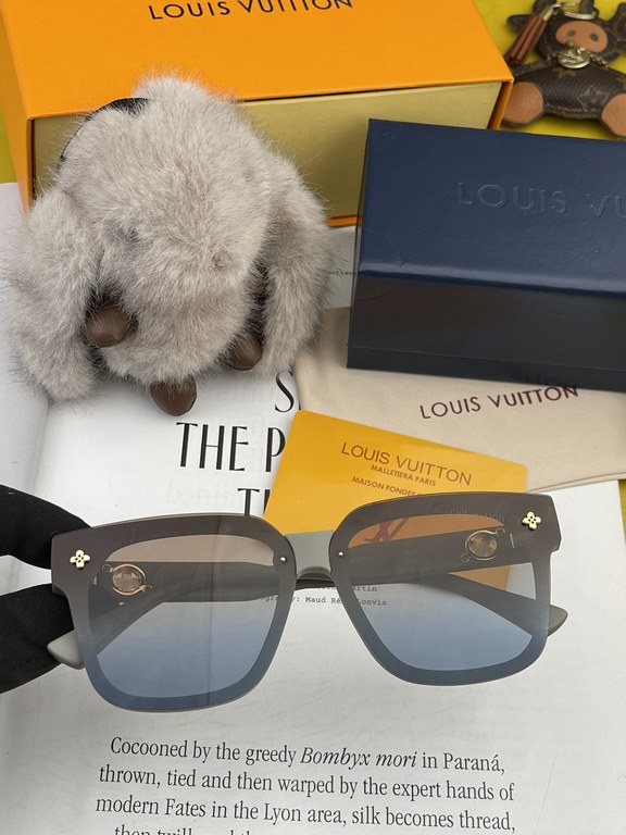 [TR Polarized Series] lv large frame sunglasses sunglasses classic box design, not pick face type, whether with a coat or dress are very temperamental polarized lenses to prevent ultraviolet Model L2201