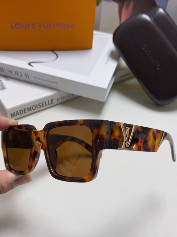 LV Louis Vuitton new sunglasses retro personality avant-garde sunglasses model model high quality plate high quality box