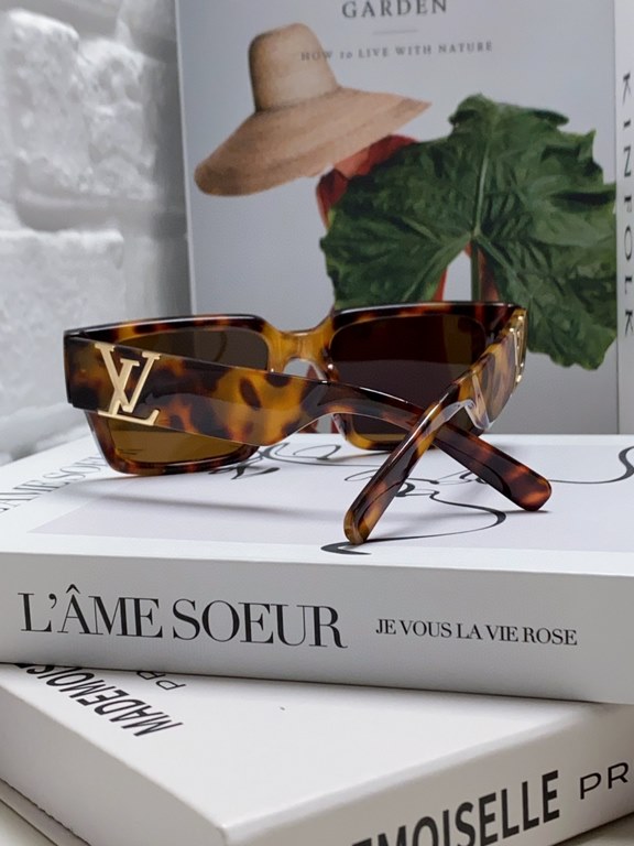 LV Louis Vuitton new sunglasses retro personality avant-garde sunglasses model model high quality plate high quality box