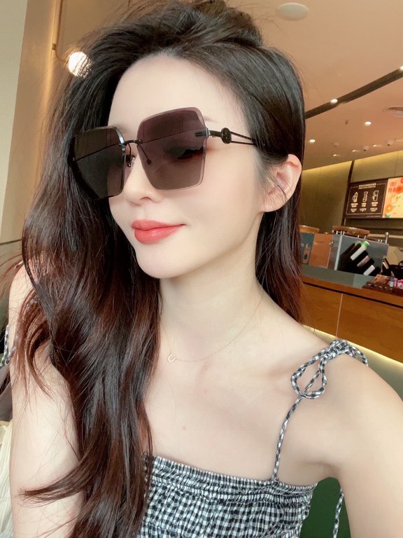 P high version hd nylon polarized sunglasses2024 New lv! New model shipping! New model shipping!Model 3304#DESCRIPTION Women's high-definition nylon polarized sunglasses     High-quality rimless TR-synthetic frames Fashi