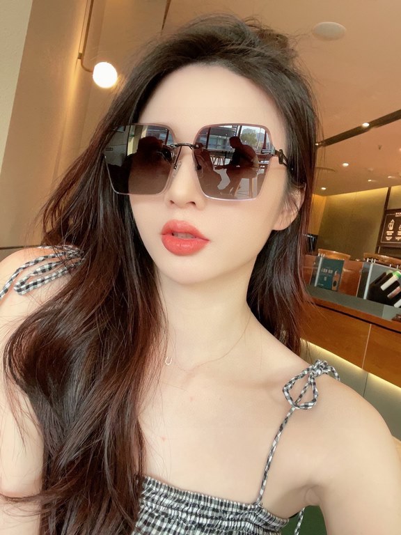 P high version hd nylon polarized sunglasses2024 New lv! New model shipping! New model shipping!Model 3304#DESCRIPTION Women's high-definition nylon polarized sunglasses     High-quality rimless TR-synthetic frames Fashi