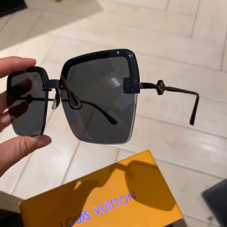 P HD Lv Nylon Polarized Sunglasses  2024 New! New model shipment! New model shipment!Model 7502DESCRIPTION Women's HD thickened polarized sunglasses     High quality metal TR-90 frames Fashionable and versatile! New mode