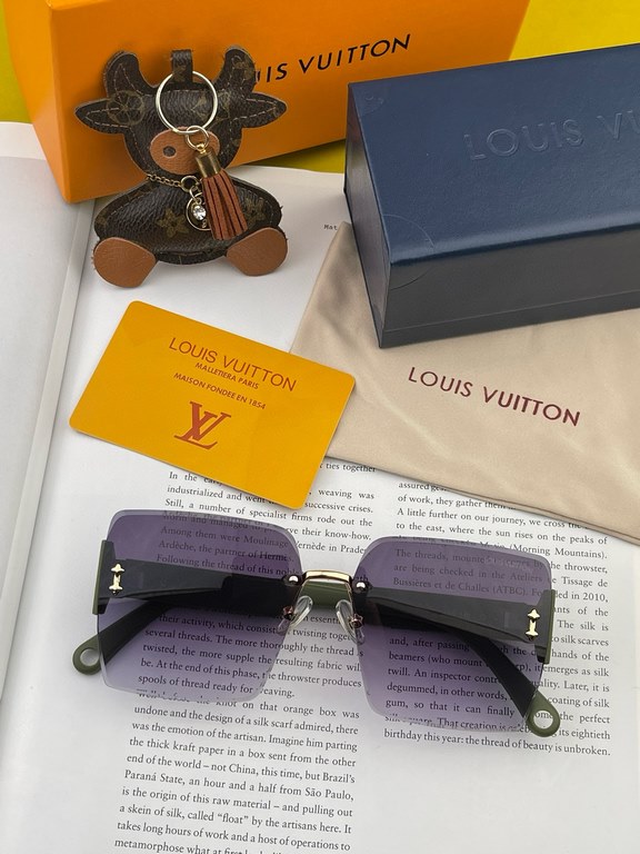 lv large frame sunglasses sunglasses classic box design, not pick face type, whether with a coat or dress are very temperament prevention UV Model L4519