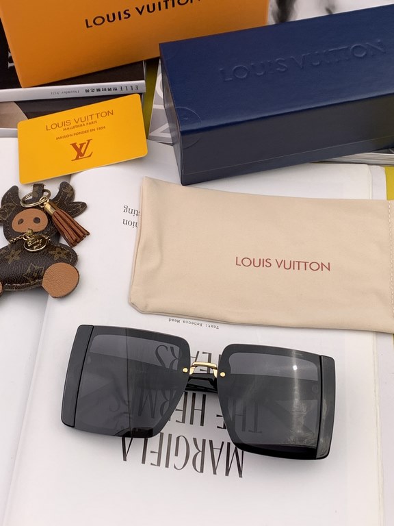 lv large frame sunglasses sunglasses classic box design, not pick face type, whether with a coat or dress are very temperament prevention UV Model L07702