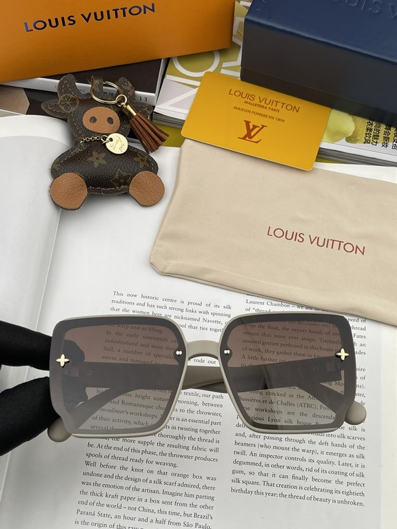 [TR Polarized Series] lv large frame sunglasses sunglasses classic box design, not pick face type, whether with a coat or dress are very temperamental polarized lenses to prevent ultraviolet Model L1007