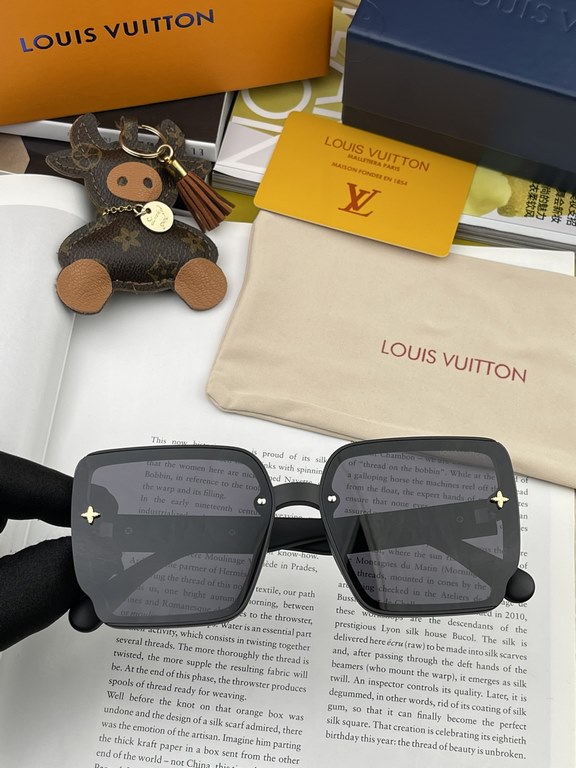 [TR Polarized Series] lv large frame sunglasses sunglasses classic box design, not pick face type, whether with a coat or dress are very temperamental polarized lenses to prevent ultraviolet Model L1007