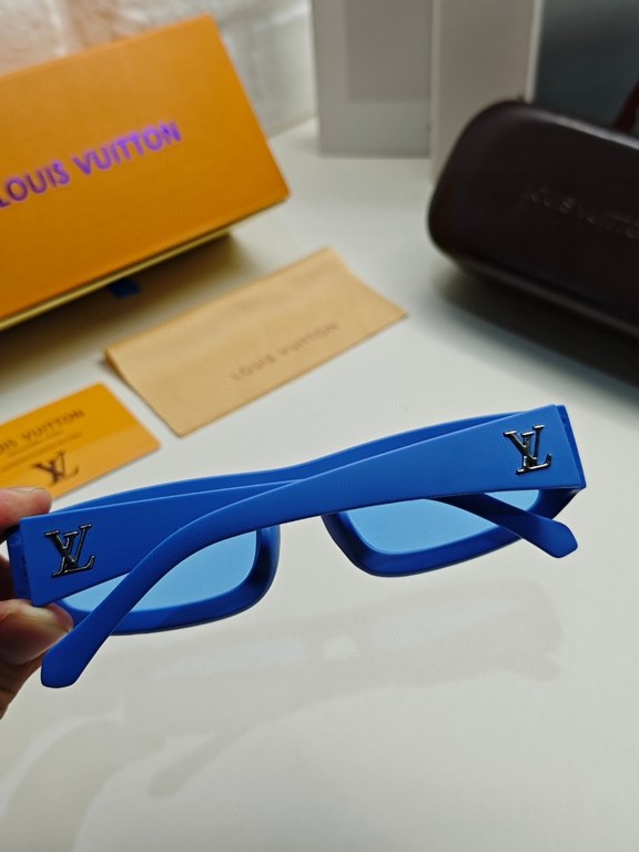 LV Louis Vuitton 2024 new Pixel digital letters sunglasses Wang Jiaer Huang Zi Hongfan Wang Hedi the same sunglasses in Europe and the United States big-name celebrities with the same retro literary sunglasses fashion st