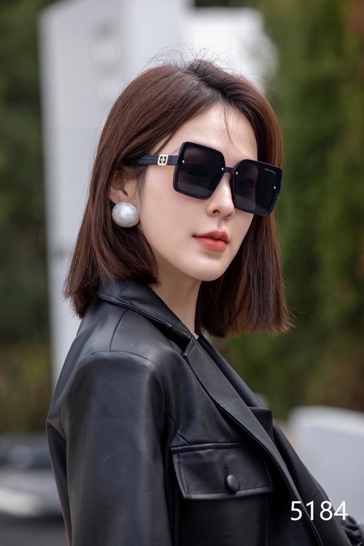 The latest LV women's polarized sunglasses   Classic four-leaf clover elements    Retro style   Live models                  5184