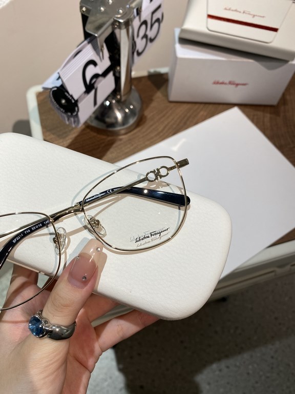 Salvatore ferragam Ferragam SF2214 polygonal frame myopia glasses  Plain glasses High quality Not picky face Know the goods to come Size 55-16-145 Women's Eyeglasses