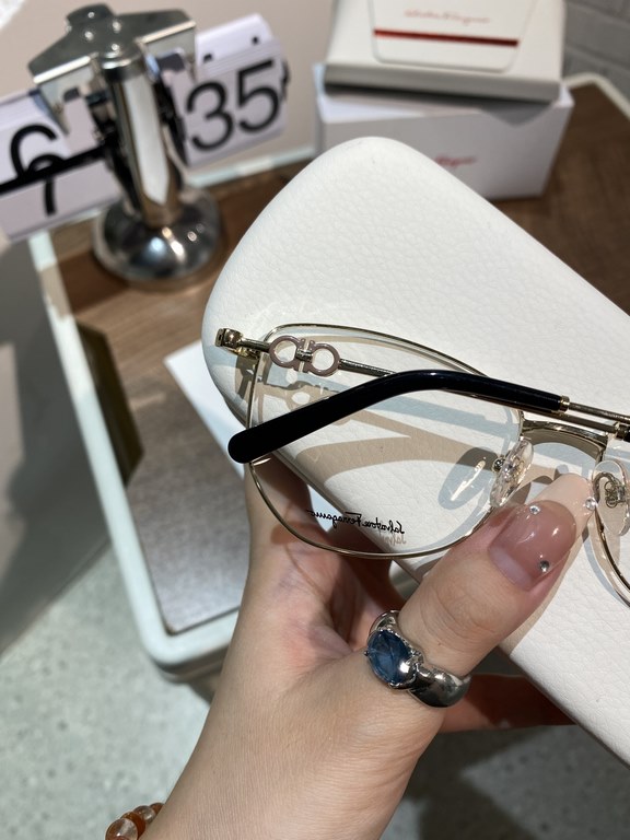 Salvatore ferragam Ferragam SF2214 polygonal frame myopia glasses  Plain glasses High quality Not picky face Know the goods to come Size 55-16-145 Women's Eyeglasses