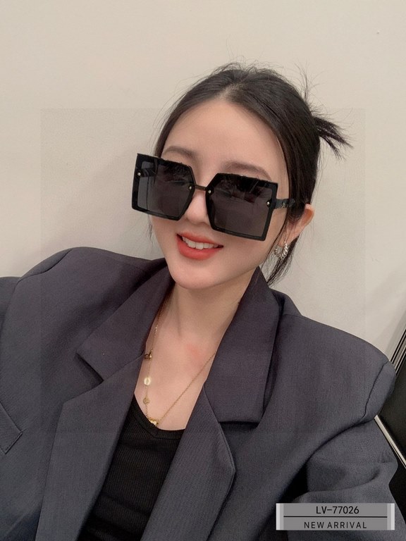 . [Louis Vuitton - LV . [Polaroid Resin Lenses . [TR90 frames are lightweight and comfortable to wear] . [size 60-16-148, ] . [  2023 new sunglasses to reduce the burden of glare, the stars with the same models, blocking