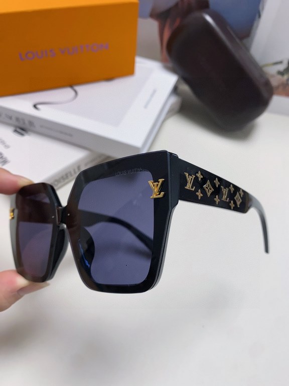 LV Louis Vuitton sunglasses Women's sunglasses   good-looking on the face super atmosphere show face small, small full print will not have the feeling of rustic thugs, men and women can take, the