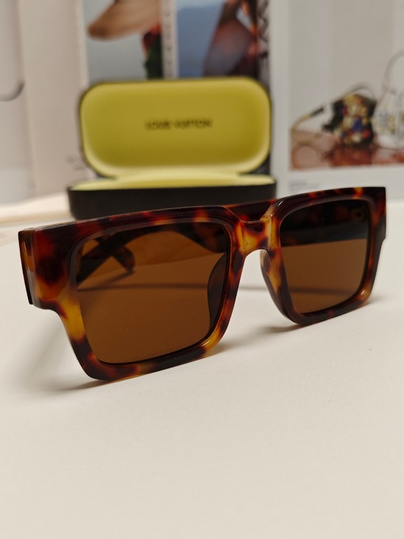 LV Louis Vuitton new sunglasses retro personality avant-garde sunglasses model model high quality plate high quality box