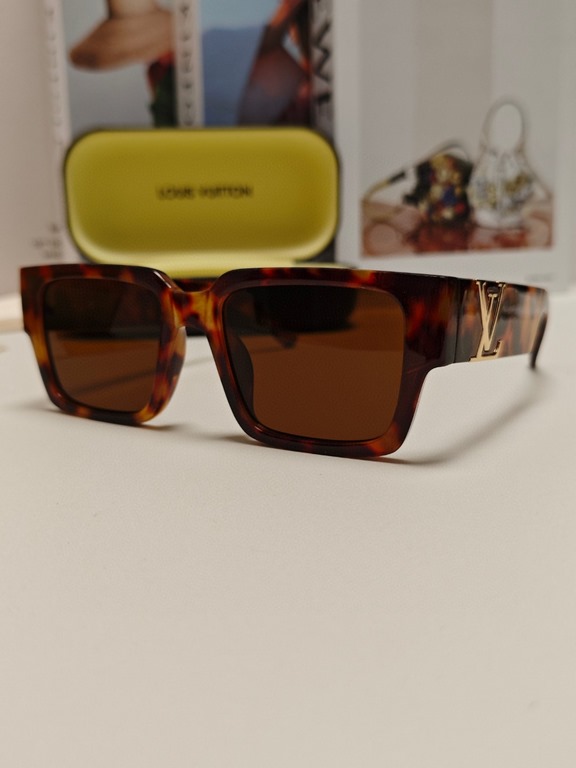 LV Louis Vuitton new sunglasses retro personality avant-garde sunglasses model model high quality plate high quality box