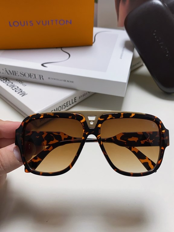 Lv Louis Vuitton 2024 new sunglasses retro personality avant-garde sunglasses model model tide cool high quality square frame unisex sunglasses