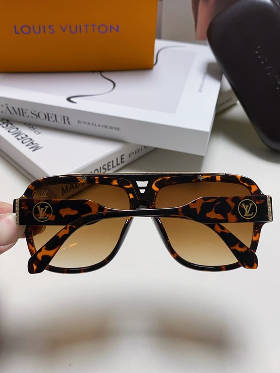 Lv Louis Vuitton 2024 new sunglasses retro personality avant-garde sunglasses model model tide cool high quality square frame unisex sunglasses