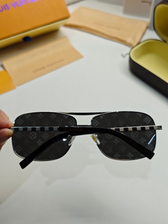 LV Louis Vuitton Sunglasses can be matched with near with myopia metal sunglasses men's fashion retro sunshade square frame glasses double beam sunglasses female models