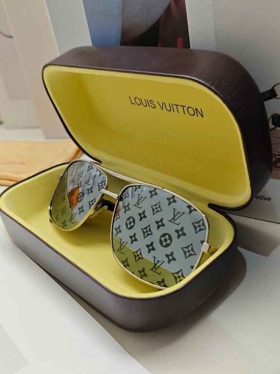 LV Louis Vuitton Sunglasses can be matched with near with myopia metal sunglasses men's fashion retro sunshade square frame glasses double beam sunglasses female models