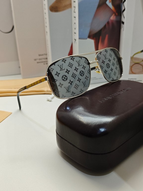 LV Louis Vuitton Sunglasses can be matched with near with myopia metal sunglasses men's fashion retro sunshade square frame glasses double beam sunglasses female models