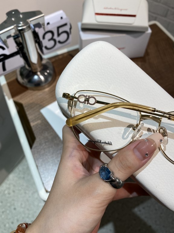 Salvatore ferragam Ferragam SF2214 polygonal frame myopia glasses  Plain glasses High quality Not picky face Know the goods to come Size 55-16-145 Women's Eyeglasses