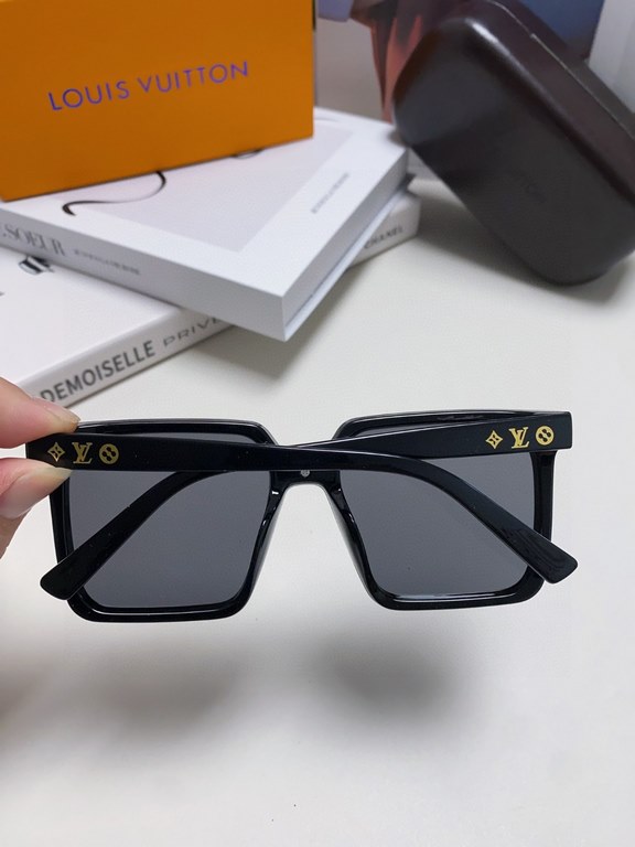 LV sunglasses Men's sunglasses   Women's sunglasses   good looking on the face super atmosphere show face small, small full print will not have the feeling of rustic thugs, men and women can take, very fashionable #LV su