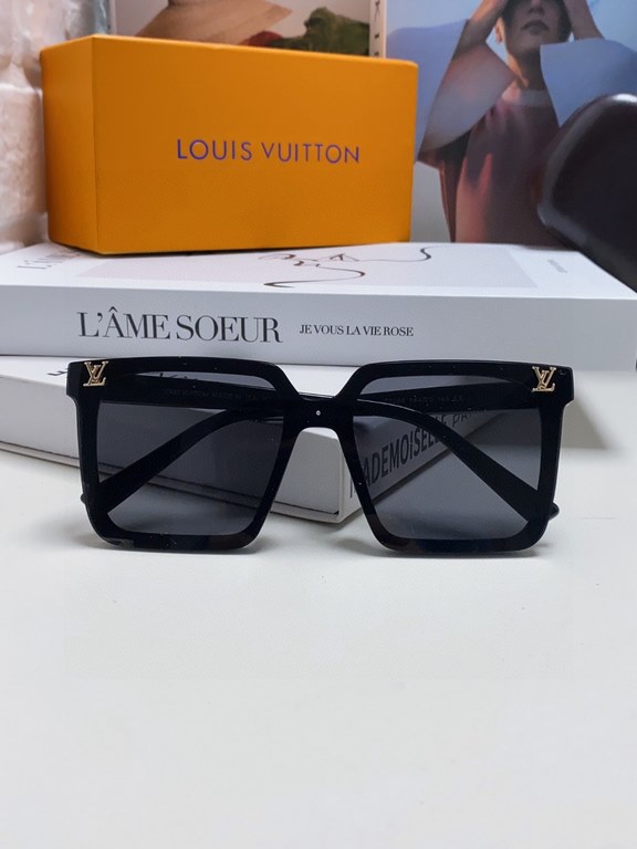 LV sunglasses Men's sunglasses   Women's sunglasses   good looking on the face super atmosphere show face small, small full print will not have the feeling of rustic thugs, men and women can take, very fashionable #LV su