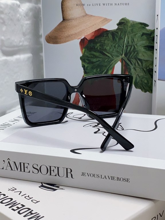 LV sunglasses Men's sunglasses   Women's sunglasses   good looking on the face super atmosphere show face small, small full print will not have the feeling of rustic thugs, men and women can take, very fashionable #LV su