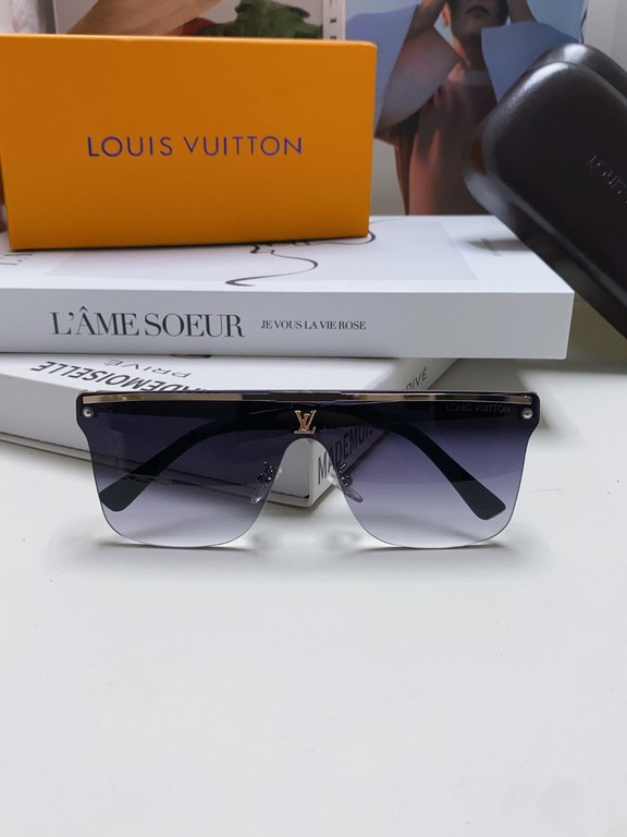 Lv Louis Vuitton men's new sunglasses  , presbyopia lingerie lens legs, out of the car must have!