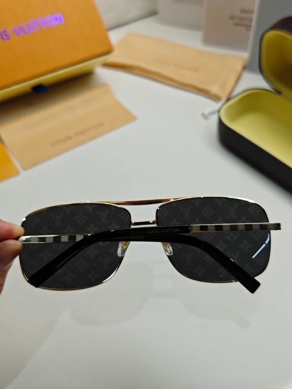 LV Louis Vuitton Sunglasses can be matched with near with myopia metal sunglasses men's fashion retro sunshade square frame glasses double beam sunglasses female models