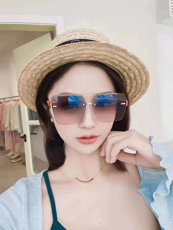 LV 2023 new women's square frame sunglasses driving sunglasses New rimless sunglasses Fashionable and generous Comfortable and light Exquisite luxury Ultra-light Model L220