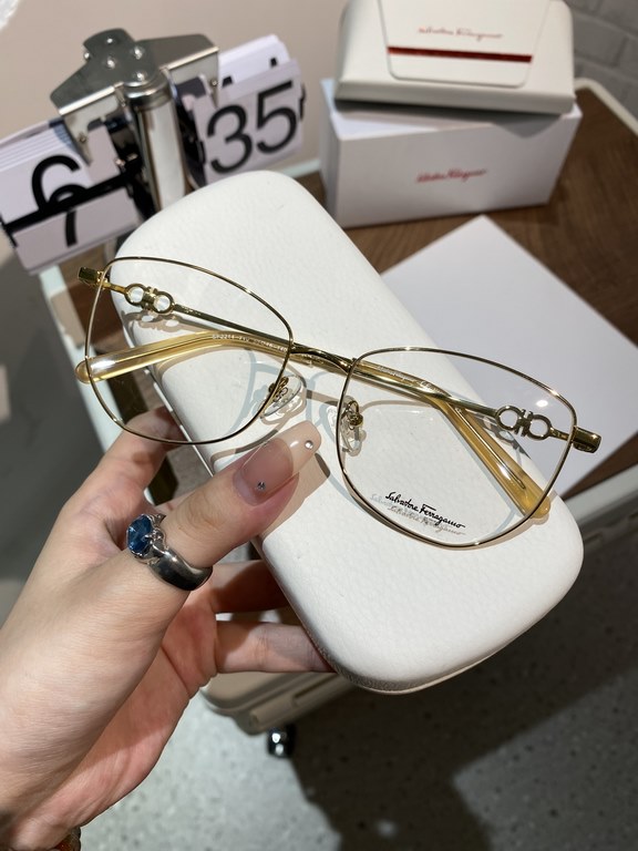 Salvatore ferragam Ferragam SF2214 polygonal frame myopia glasses  Plain glasses High quality Not picky face Know the goods to come Size 55-16-145 Women's Eyeglasses