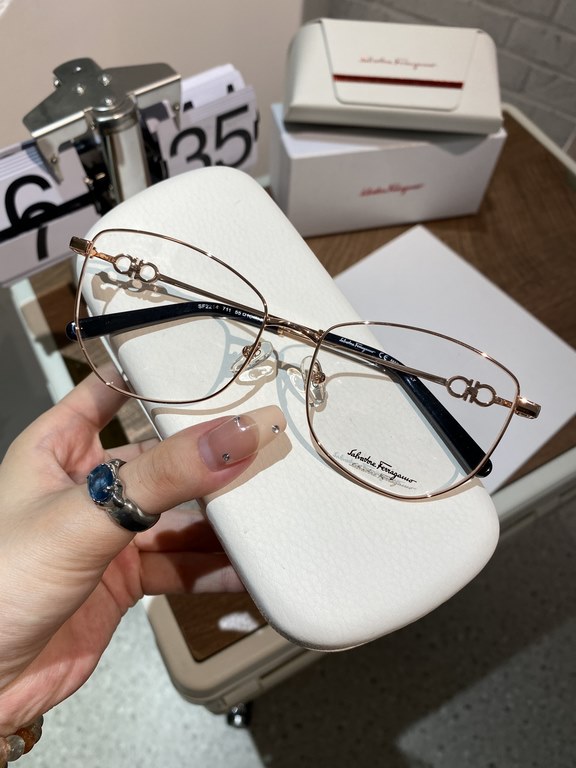 Salvatore ferragam Ferragam SF2214 polygonal frame myopia glasses  Plain glasses High quality Not picky face Know the goods to come Size 55-16-145 Women's Eyeglasses