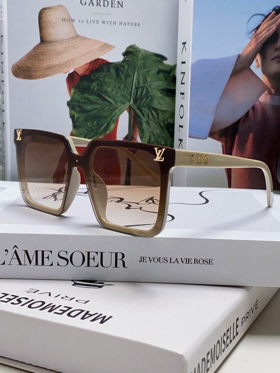 LV sunglasses Men's sunglasses   Women's sunglasses   good looking on the face super atmosphere show face small, small full print will not have the feeling of rustic thugs, men and women can take, very fashionable #LV su