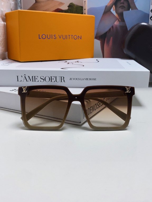 LV sunglasses Men's sunglasses   Women's sunglasses   good looking on the face super atmosphere show face small, small full print will not have the feeling of rustic thugs, men and women can take, very fashionable #LV su