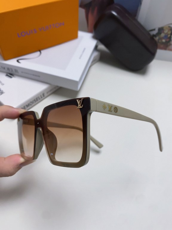 LV sunglasses Men's sunglasses   Women's sunglasses   good looking on the face super atmosphere show face small, small full print will not have the feeling of rustic thugs, men and women can take, very fashionable #LV su