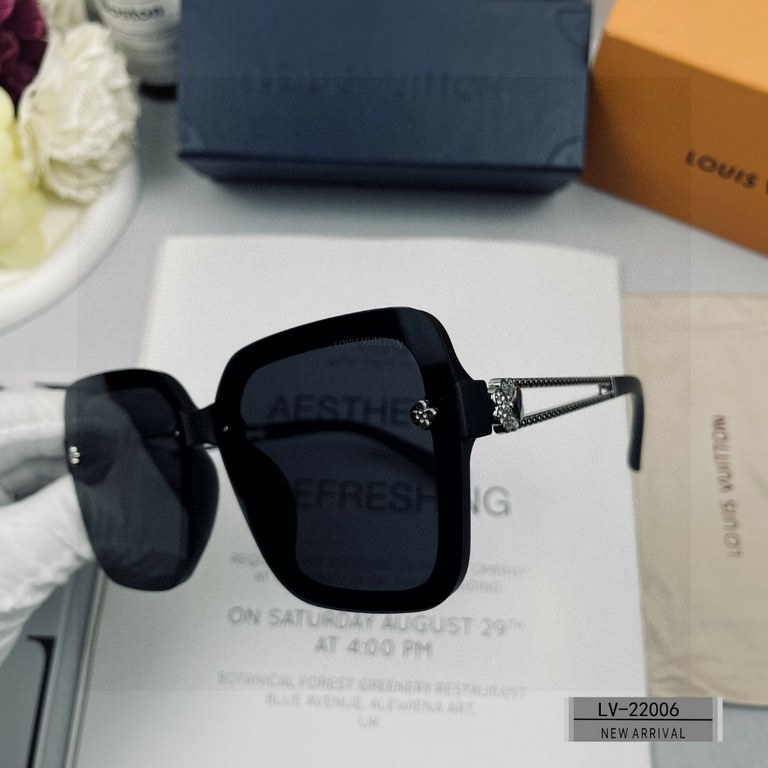 . [Louis Vuitton - LV . [Polaroid Resin Lenses . [TR Frames Lightweight and Comfortable to Wear] . [size 65-13-145] . [   new sunglasses to reduce the burden of glare, star models, blocking harmful light radiation, trave