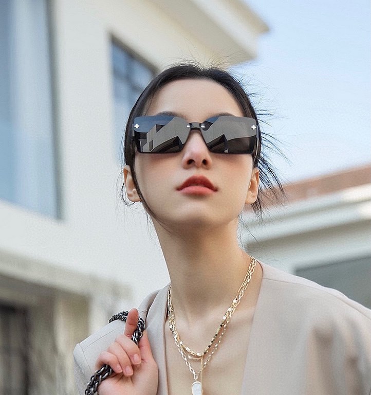 [TR Polarized Series] lv large frame sunglasses sunglasses classic box design, do not pick face type, whether with a coat or dress are very temperament polarized lenses to prevent ultraviolet Model Model L6771