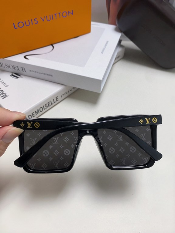 LV sunglasses Men's sunglasses   Women's sunglasses   good looking on the face super atmosphere show face small, small full print will not have the feeling of rustic thugs, men and women can take, very fashionable #LV su