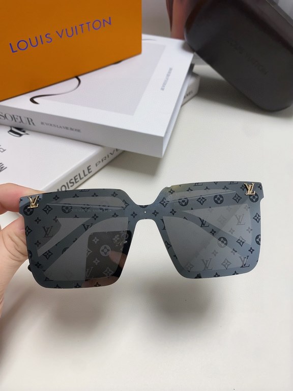 LV sunglasses Men's sunglasses   Women's sunglasses   good looking on the face super atmosphere show face small, small full print will not have the feeling of rustic thugs, men and women can take, very fashionable #LV su